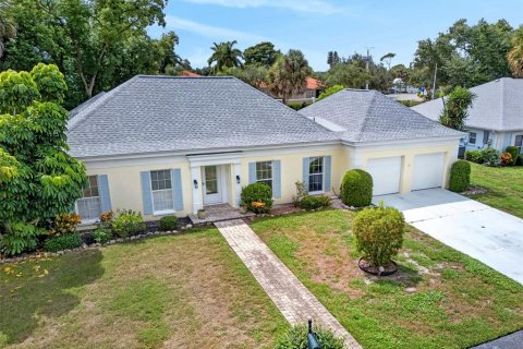 House in Englewood, Florida 2 bedrooms, 170.1 sq.m. № 2361330