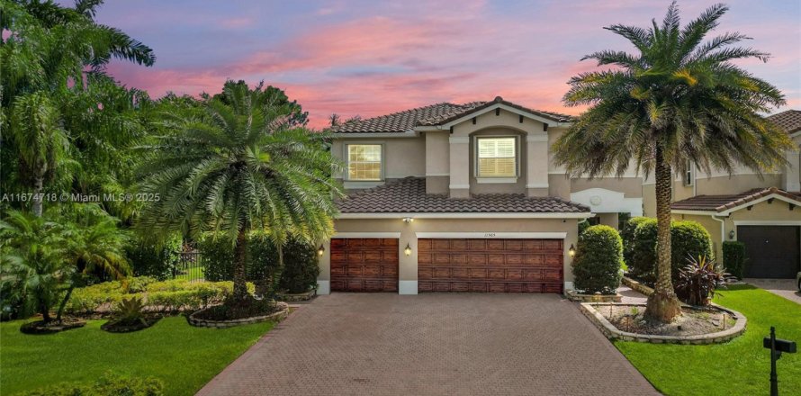 Casa en Boynton Beach, Florida 6 dormitorios, 369.38 m2 № 1865527
