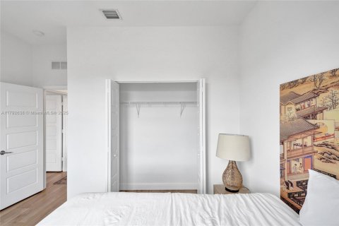 Casa en venta en Miami, Florida, 3 dormitorios, 179.86 m2 № 1699559 - foto 17