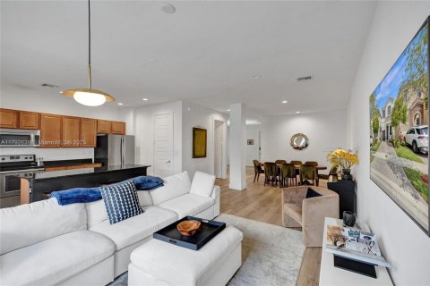 Casa en venta en Miami, Florida, 3 dormitorios, 179.86 m2 № 1699559 - foto 28