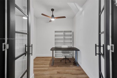 Casa en venta en Miami, Florida, 3 dormitorios, 179.86 m2 № 1699559 - foto 24