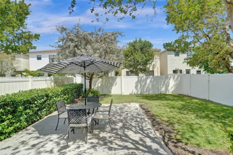 Casa en venta en Miami, Florida, 3 dormitorios, 179.86 m2 № 1699559 - foto 19