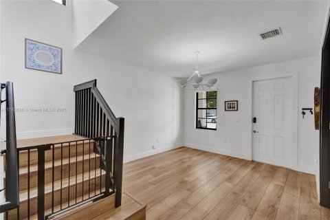 Casa en venta en Miami, Florida, 3 dormitorios, 179.86 m2 № 1699559 - foto 22
