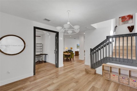 Casa en venta en Miami, Florida, 3 dormitorios, 179.86 m2 № 1699559 - foto 21