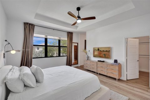 Casa en venta en Miami, Florida, 3 dormitorios, 179.86 m2 № 1699559 - foto 10
