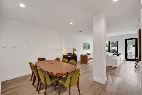 Casa en venta en Miami, Florida, 3 dormitorios, 179.86 m2 № 1699559 - foto 26