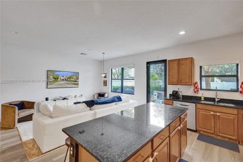 Casa en venta en Miami, Florida, 3 dormitorios, 179.86 m2 № 1699559 - foto 30
