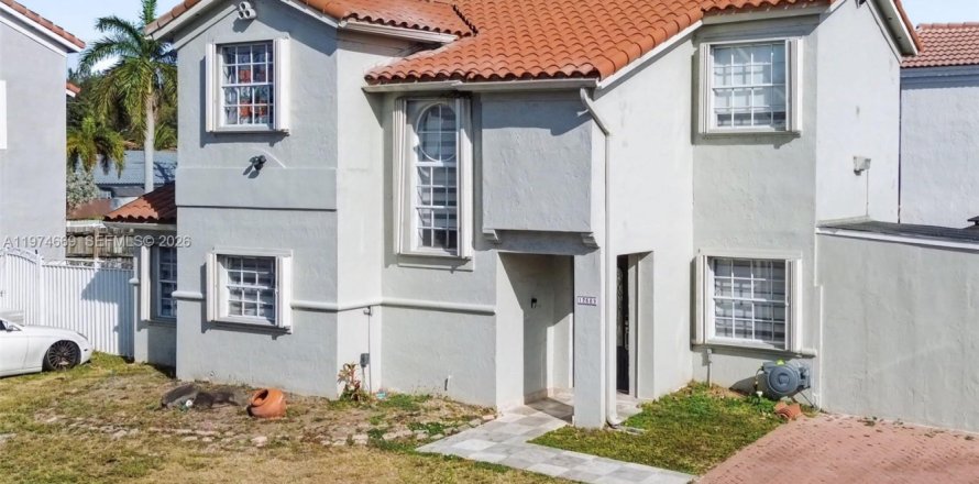 House in Miami, Florida 3 bedrooms, 146.97 sq.m. № 2281391