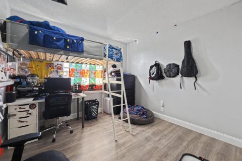 House in Miami, Florida 3 bedrooms, 146.97 sq.m. № 2281391 - photo 22