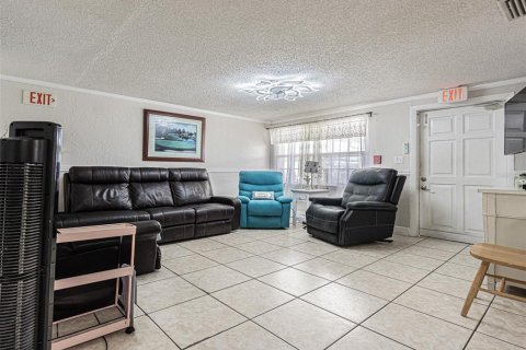 Immobilier commercial à vendre à Tampa, Floride: 215.72 m2 № 2298357 - photo 7