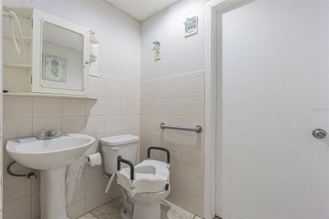 Immobilier commercial à vendre à Tampa, Floride: 215.72 m2 № 2298357 - photo 15