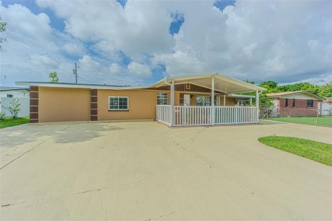 Immobilier commercial à vendre à Tampa, Floride: 215.72 m2 № 2298357 - photo 2