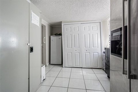 Immobilier commercial à vendre à Tampa, Floride: 215.72 m2 № 2298357 - photo 20