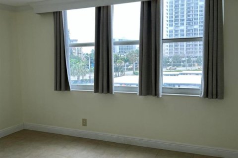 Condo in Pompano Beach, Florida, 1 bedroom  № 2250814 - photo 4