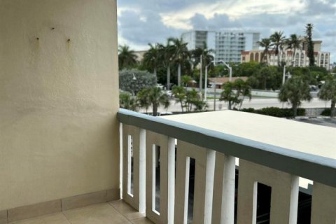 Condo in Pompano Beach, Florida, 1 bedroom  № 2250814 - photo 10