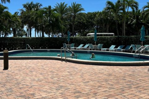 Condo in Pompano Beach, Florida, 1 bedroom  № 2250814 - photo 14