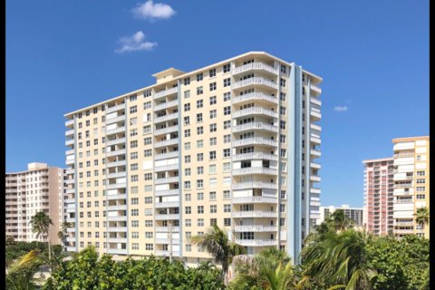 Condo in Pompano Beach, Florida, 1 bedroom № 2250814