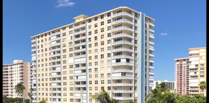 Condo in Pompano Beach, Florida, 1 bedroom  № 2250814
