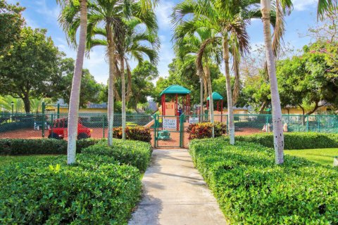 Adosado en venta en Palm Springs, Florida, 2 dormitorios, 114.46 m2 № 1054584 - foto 1