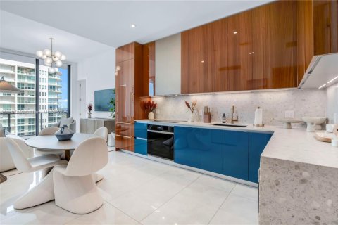 Condominio en alquiler en Miami, Florida, 2 dormitorios, 82.31 m2 № 1950127 - foto 1