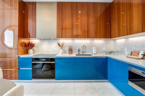 Condominio en alquiler en Miami, Florida, 2 dormitorios, 82.31 m2 № 1950127 - foto 2