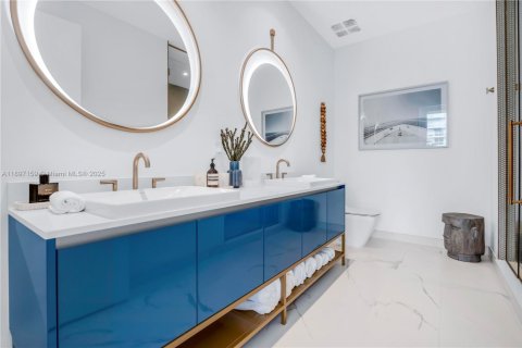 Condominio en alquiler en Miami, Florida, 2 dormitorios, 82.31 m2 № 1950127 - foto 19