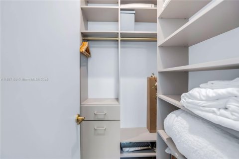 Condominio en alquiler en Miami, Florida, 2 dormitorios, 82.31 m2 № 1950127 - foto 24