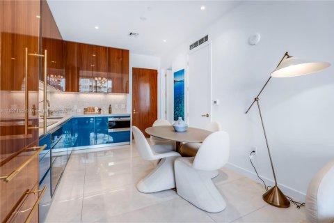 Condominio en alquiler en Miami, Florida, 2 dormitorios, 82.31 m2 № 1950127 - foto 6