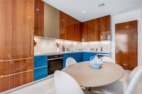 Condominio en alquiler en Miami, Florida, 2 dormitorios, 82.31 m2 № 1950127 - foto 5