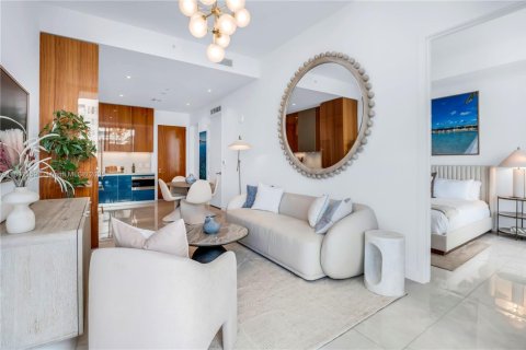 Condominio en alquiler en Miami, Florida, 2 dormitorios, 82.31 m2 № 1950127 - foto 9