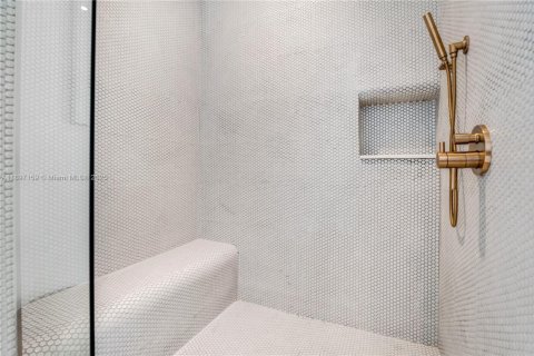 Condominio en alquiler en Miami, Florida, 2 dormitorios, 82.31 m2 № 1950127 - foto 21