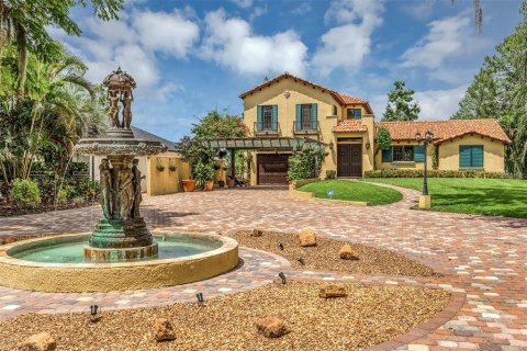 House in Orlando, Florida 5 bedrooms, 347.18 sq.m. № 1851324 - photo 6