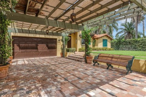 House in Orlando, Florida 5 bedrooms, 347.18 sq.m. № 1851324 - photo 9