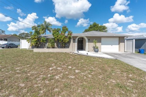 Casa en venta en Port Richey, Florida, 2 dormitorios, 116.5 m2 № 1910346 - foto 1