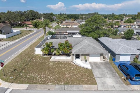Casa en venta en Port Richey, Florida, 2 dormitorios, 116.5 m2 № 1910346 - foto 2