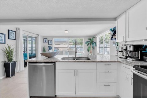 Casa en venta en Port Richey, Florida, 2 dormitorios, 116.5 m2 № 1910346 - foto 13