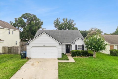 House in Oviedo, Florida 3 bedrooms, 129.69 sq.m. № 2198291