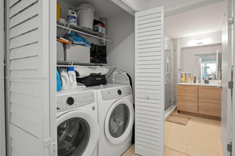 Condo in North Miami Beach, Florida, 3 bedrooms № 1938128 - photo 30