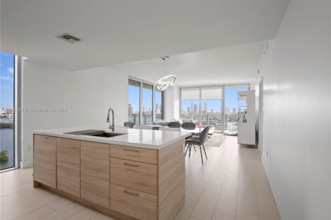 Condo in North Miami Beach, Florida, 3 bedrooms № 1938128 - photo 8