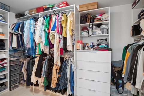 Condo in North Miami Beach, Florida, 3 bedrooms № 1938128 - photo 23