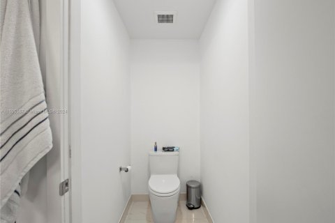 Condo in North Miami Beach, Florida, 3 bedrooms № 1938128 - photo 24
