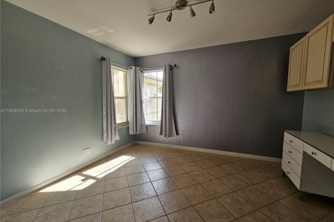 Casa en alquiler en Pembroke Pines, Florida, 4 dormitorios, 233.18 m2 № 1888715 - foto 19