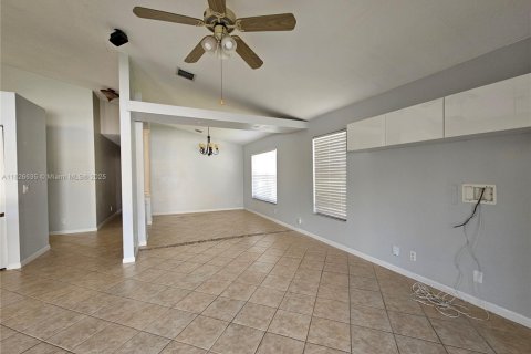 Casa en alquiler en Pembroke Pines, Florida, 4 dormitorios, 233.18 m2 № 1888715 - foto 7