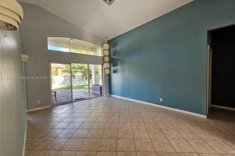 Casa en alquiler en Pembroke Pines, Florida, 4 dormitorios, 233.18 m2 № 1888715 - foto 5