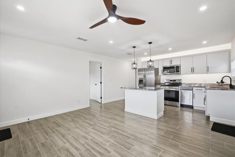 Casa en venta en Saint Petersburg, Florida, 4 dormitorios, 105.35 m2 № 2383565 - foto 9