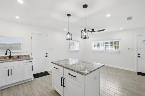 Casa en venta en Saint Petersburg, Florida, 4 dormitorios, 105.35 m2 № 2383565 - foto 14