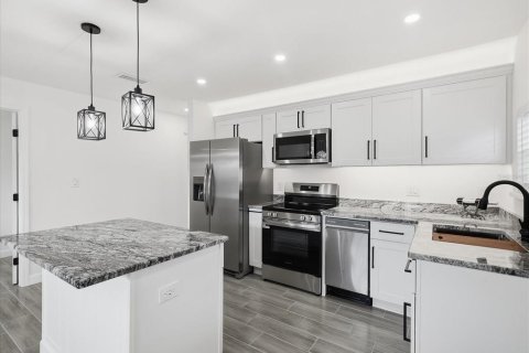 Casa en venta en Saint Petersburg, Florida, 4 dormitorios, 105.35 m2 № 2383565 - foto 4