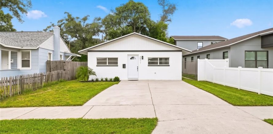 Casa en Saint Petersburg, Florida 4 dormitorios, 105.35 m2 № 2383565