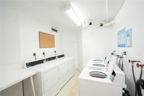 Condominio en venta en Pembroke Pines, Florida, 1 dormitorio, 70.61 m2 № 2252403 - foto 22
