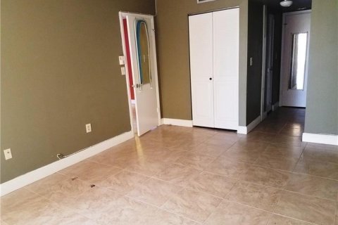 Condominio en venta en Pembroke Pines, Florida, 1 dormitorio, 70.61 m2 № 2252403 - foto 8